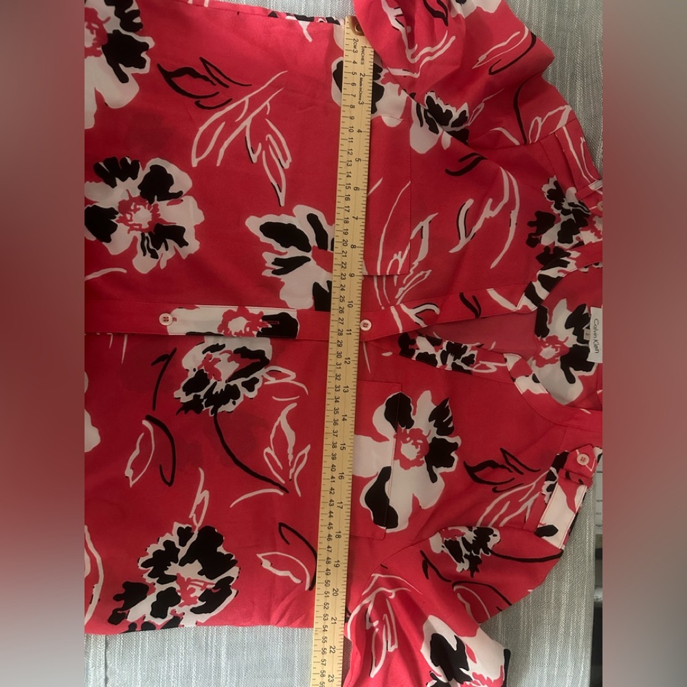 Blouse NWOT with flaps - Picture 8 of 8